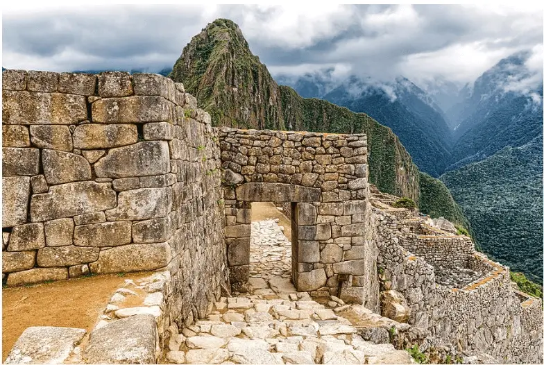 machupicchu-circuit1-main-gate.webp
